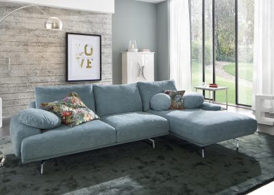 Sofa Amelia von Ewald Schillig mit blauem Stoffbezug