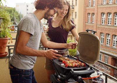 Weber Elektrogrill auf dem Balkon