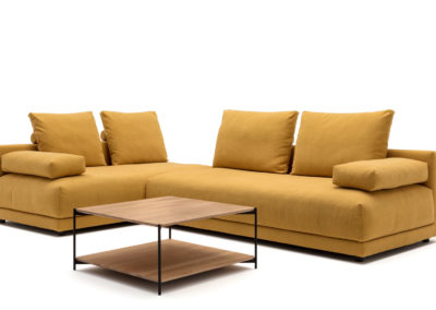 Sofa mit Beistelltisch 140, 142 und 188 von Freistil mit gelben Stoffbezug und Holz